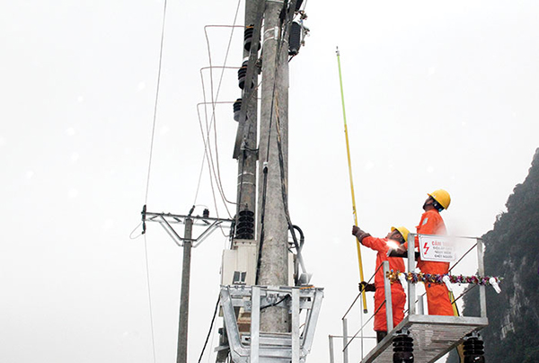 Nhiều vướng mắc trong công tác bàn giao hệ thống lưới điện hạ áp nông thôn