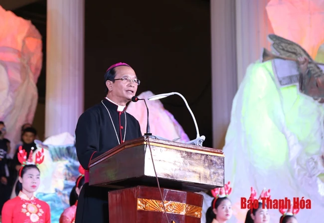 Chủ tịch UBND tỉnh Nguyễn Đình Xứng dự Lễ Giáng sinh năm 2018