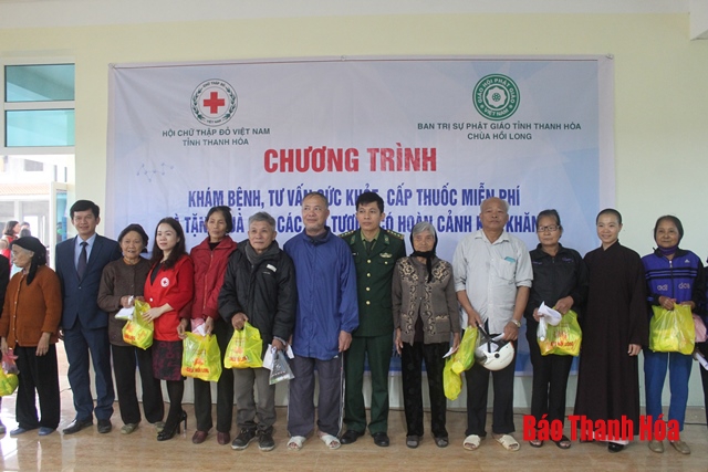 1.200 người tại huyện Hoằng Hóa được khám, tư vấn sức khỏe, cấp thuốc miễn phí