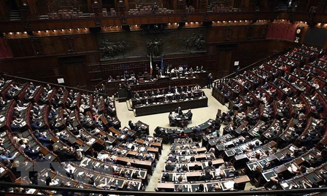 Thượng viện Italy thông qua dự luật ngân sách 2019 sửa đổi