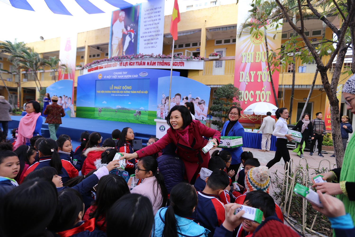 Chính thức triển khai chương trình sữa học đường Hà Nội