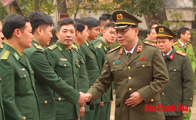 Thiếu tướng Nguyễn Hải Trung, Giám đốc Công an tỉnh kiểm tra, chúc tết tại huyện Hậu Lộc