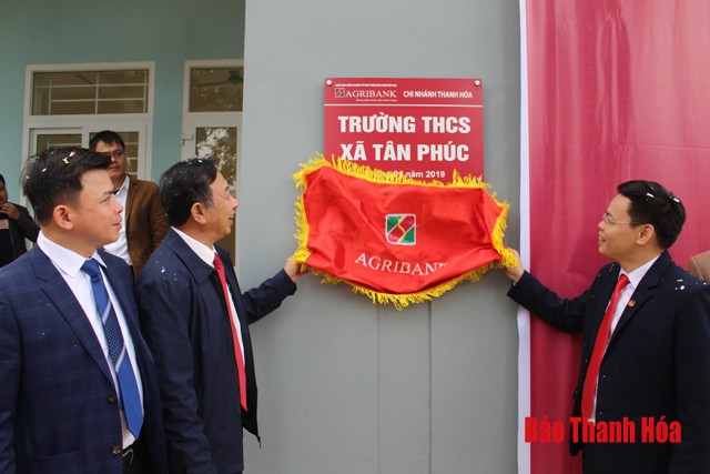 Agribank bàn giao công trình an sinh xã hội tại huyện Lang Chánh và Ngọc Lặc