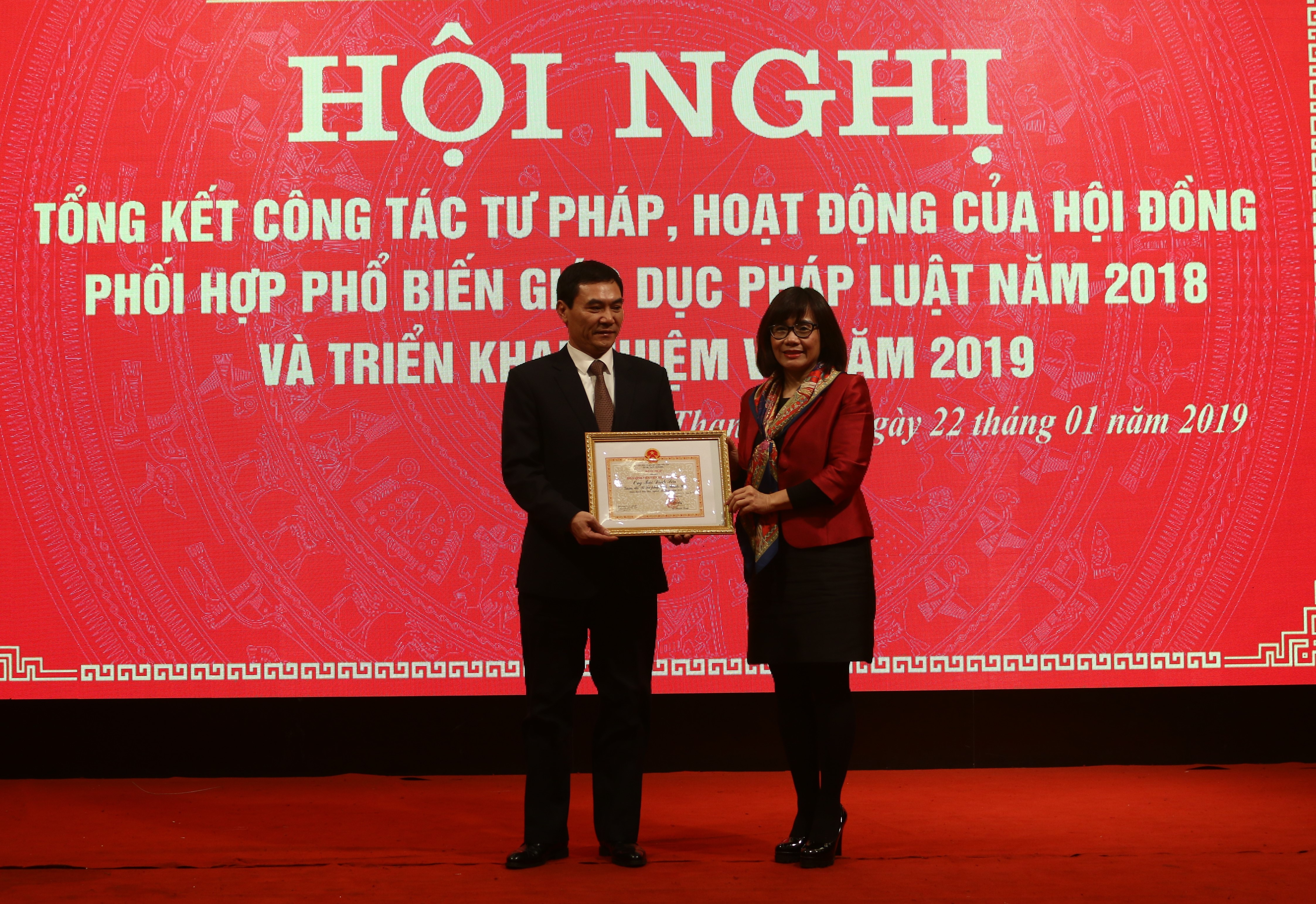 Tăng cường kỷ luật, kỷ cương hành chính công vụ, thực hiện có hiệu quả các lĩnh vực công tác tư pháp