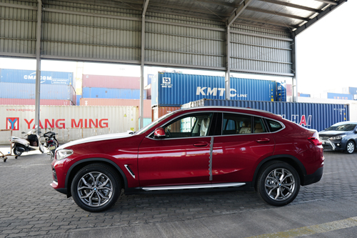 BMW X4 2019 chính hãng cập cảng Sài Gòn