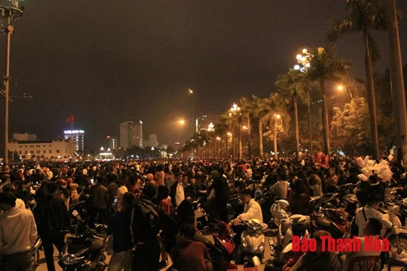 Rực rỡ pháo hoa đón chào năm mới Kỷ Hợi 2019