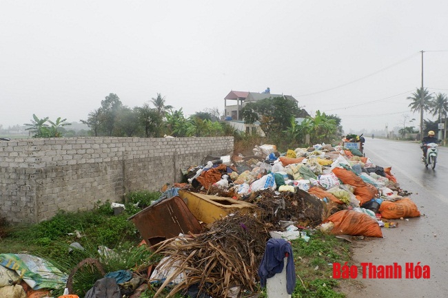Xã Đông Quang: Bãi tập kết rác gây ô nhiễm môi trường nghiêm trọng