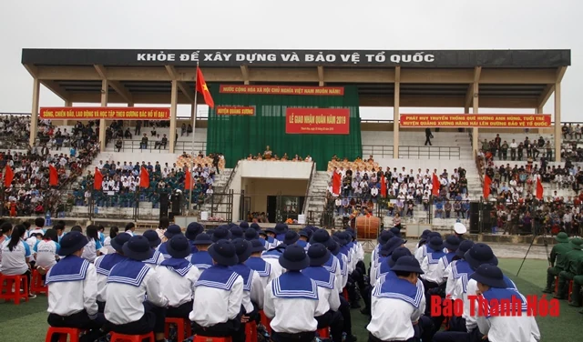 Chủ tịch UBND tỉnh Nguyễn Đình Xứng tham dự lễ giao nhận quân tại huyện Quảng Xương