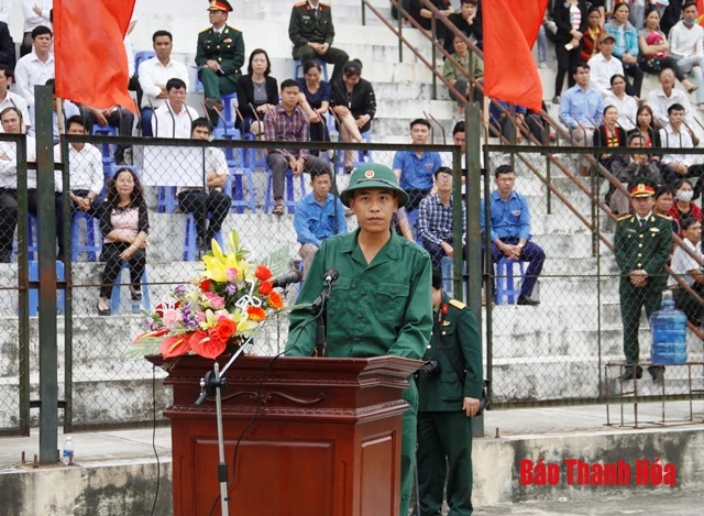 Chủ tịch UBND tỉnh Nguyễn Đình Xứng tham dự lễ giao nhận quân tại huyện Quảng Xương