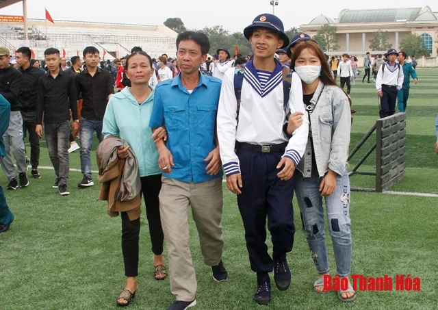 Chủ tịch UBND tỉnh Nguyễn Đình Xứng tham dự lễ giao nhận quân tại huyện Quảng Xương
