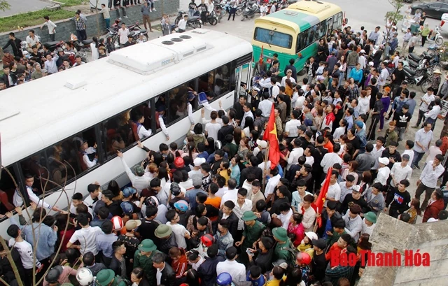 Chủ tịch UBND tỉnh Nguyễn Đình Xứng tham dự lễ giao nhận quân tại huyện Quảng Xương