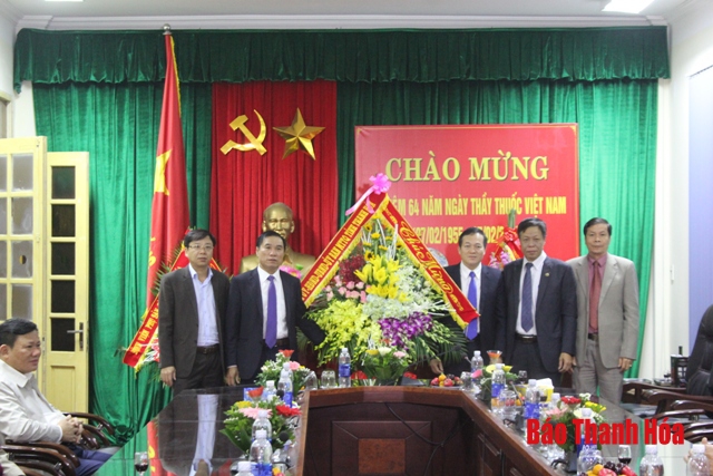 Đồng chí Phạm Đăng Quyền, Phó chủ tịch UBND tỉnh chúc mừng ngày thầy thuốc Việt Nam