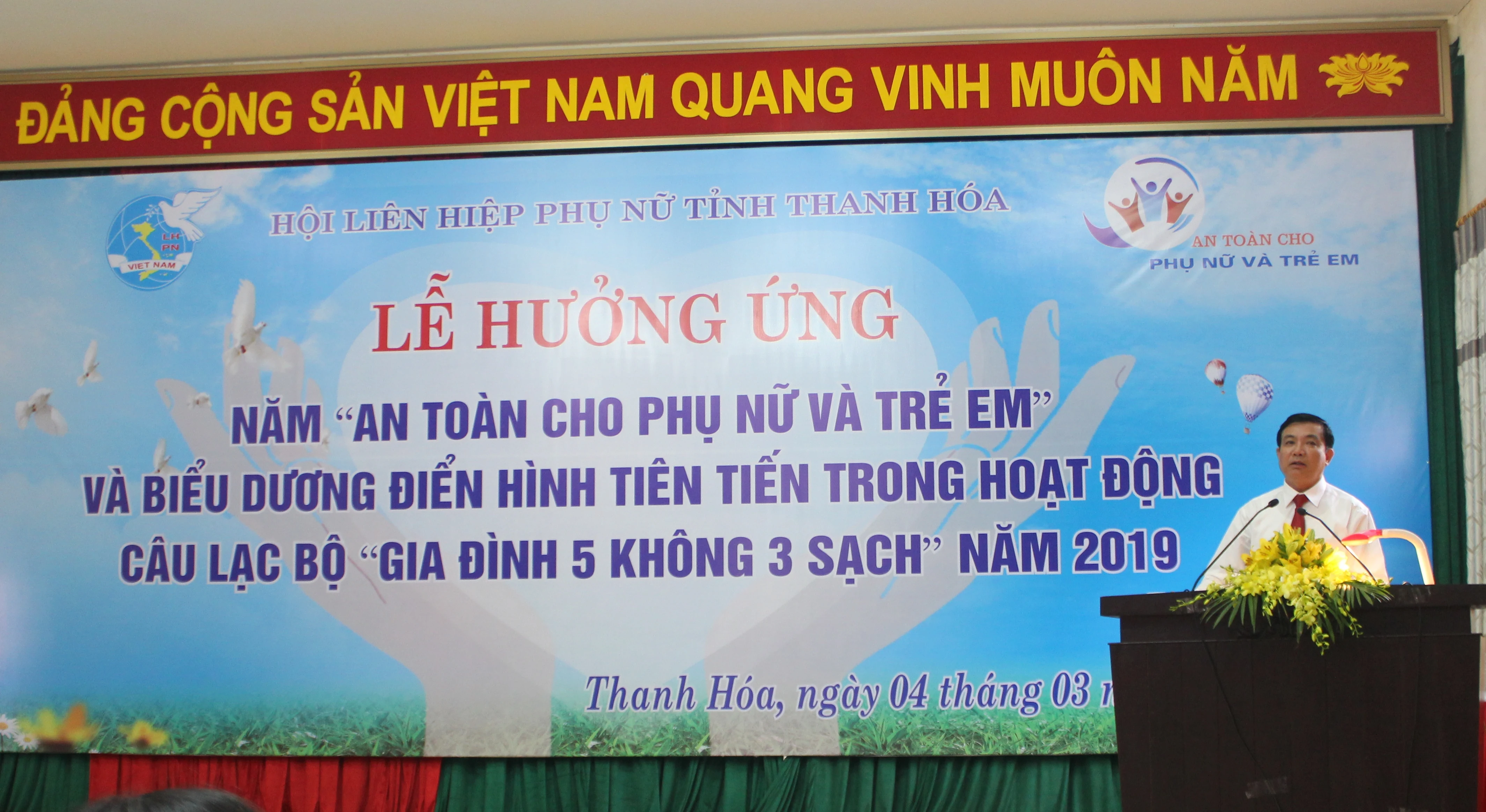 Hưởng ứng “Năm an toàn cho phụ nữ và trẻ em” và Biểu dương 200 điển hình tiên tiến trong hoạt động câu lạc bộ “Gia đình 5 không 3 sạch”