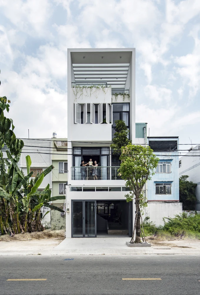Nhà ống Sài Gòn khiến khách đến chỉ thích ngắm giếng trời