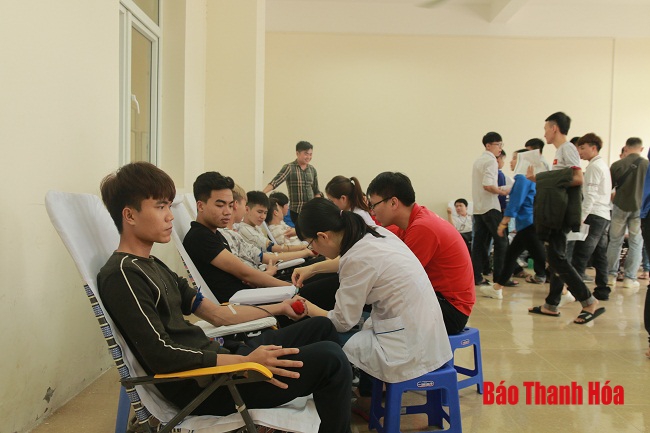 Trường Cao đẳng nghề Thanh Hoá tổ chức hiến máu tình nguyện hưởng ứng “Lễ hội Xuân hồng” năm 2019