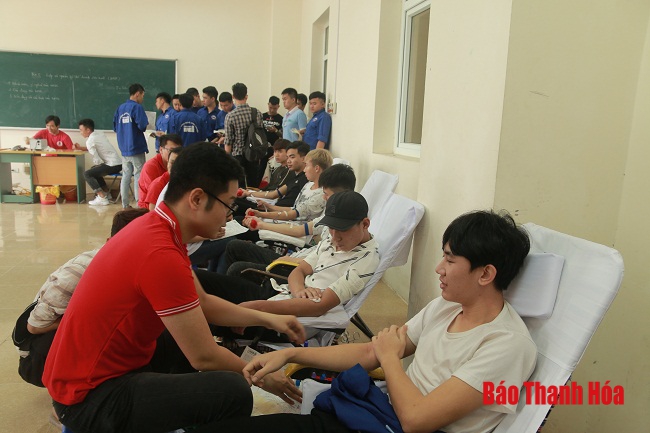 Trường Cao đẳng nghề Thanh Hoá tổ chức hiến máu tình nguyện hưởng ứng “Lễ hội Xuân hồng” năm 2019