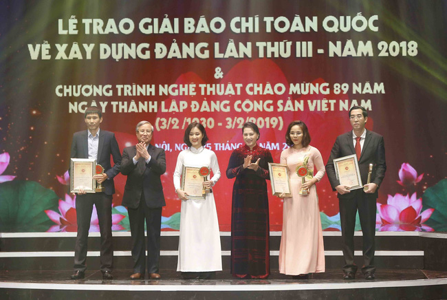 Khen thưởng tác giả đạt giải Báo chí toàn quốc về xây đựng Đảng năm 2018