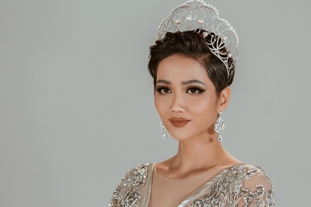 Hoa hậu Hhen Niê là một trong 10 gương mặt trẻ Việt Nam tiêu biểu