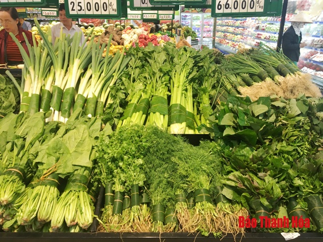 TP Thanh Hóa: Các siêu thị nhập cuộc phong trào gói thực phẩm bằng lá chuối