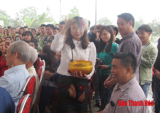 Ấm áp Tết cổ truyền Bunpimay của lưu học sinh Lào tại Thanh Hóa