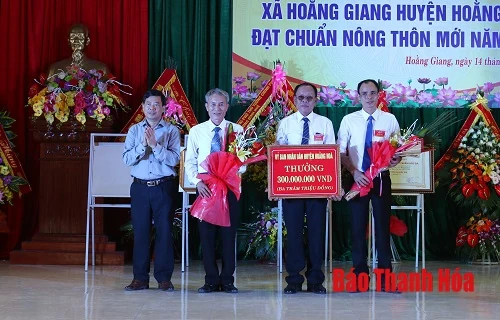 Xã Hoằng Giang (Hoằng Hóa) đón Bằng công nhận xã đạt chuẩn nông thôn mới