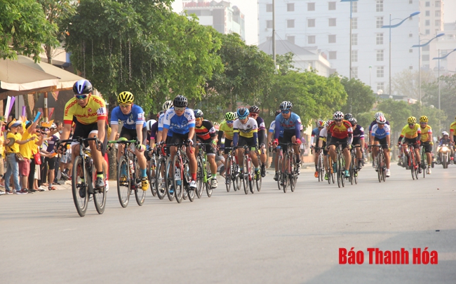 400 tay đua tranh tài tại Giải đua xe đạp TP Sầm Sơn mở rộng năm 2019