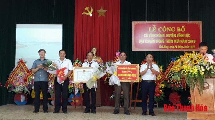 Xã Vĩnh Hùng đón nhận Quyết định công nhận xã đạt chuẩn nông thôn mới