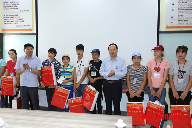 Đồng chí Bí thư Tỉnh ủy, Chủ tịch HĐND tỉnh Trịnh Văn Chiến thăm và làm việc tại huyện Tĩnh Gia