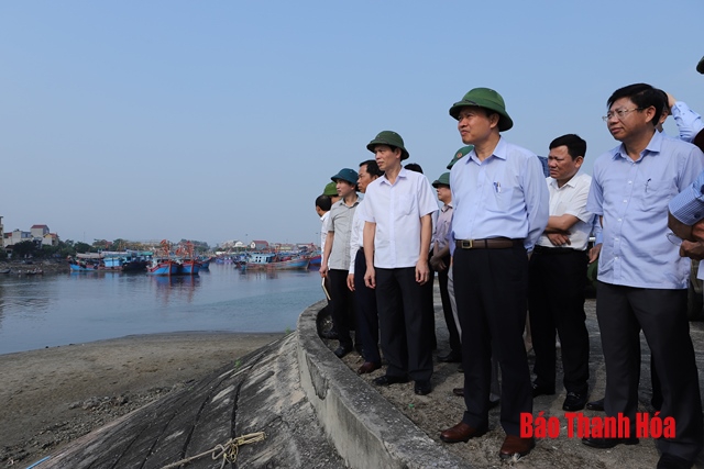 Đồng chí Bí thư Tỉnh ủy, Chủ tịch HĐND tỉnh Trịnh Văn Chiến thăm và làm việc tại huyện Tĩnh Gia