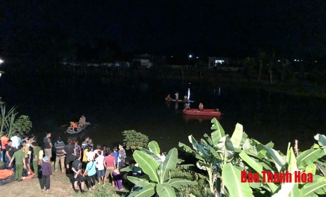 Lực lượng Cảnh sát PCCC&CNCH nỗ lực tìm kiếm nạn nhân đuối nước trong đêm