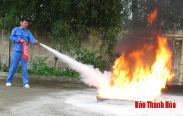 Tập huấn PCCC và CNCH cho các cơ sở kinh doanh xăng dầu, gas trên địa bàn TP Sầm Sơn