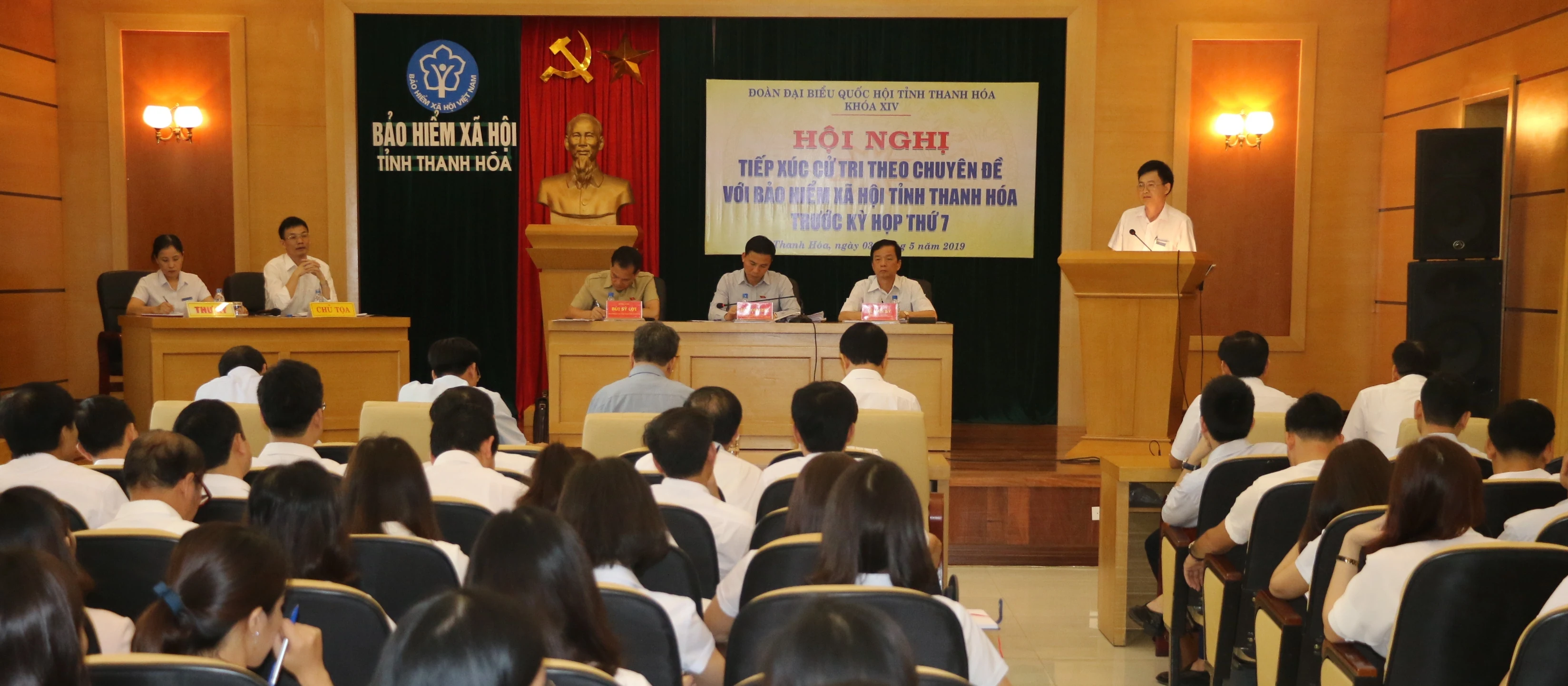 Đoàn ĐBQH tỉnh tiếp xúc cử tri tại Bệnh viện Đa khoa tỉnh và Bảo hiểm xã hội tỉnh