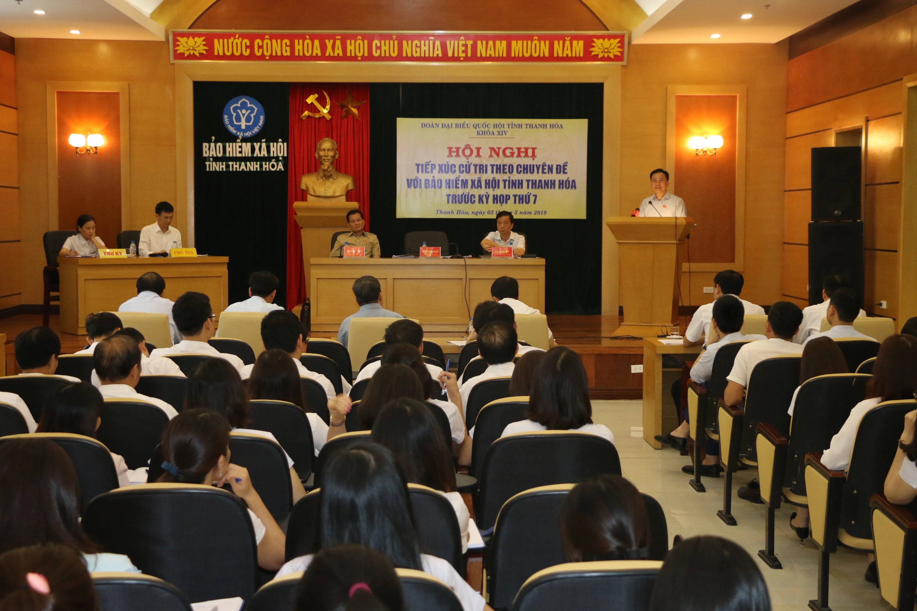 Đoàn ĐBQH tỉnh tiếp xúc cử tri tại Bệnh viện Đa khoa tỉnh và Bảo hiểm xã hội tỉnh