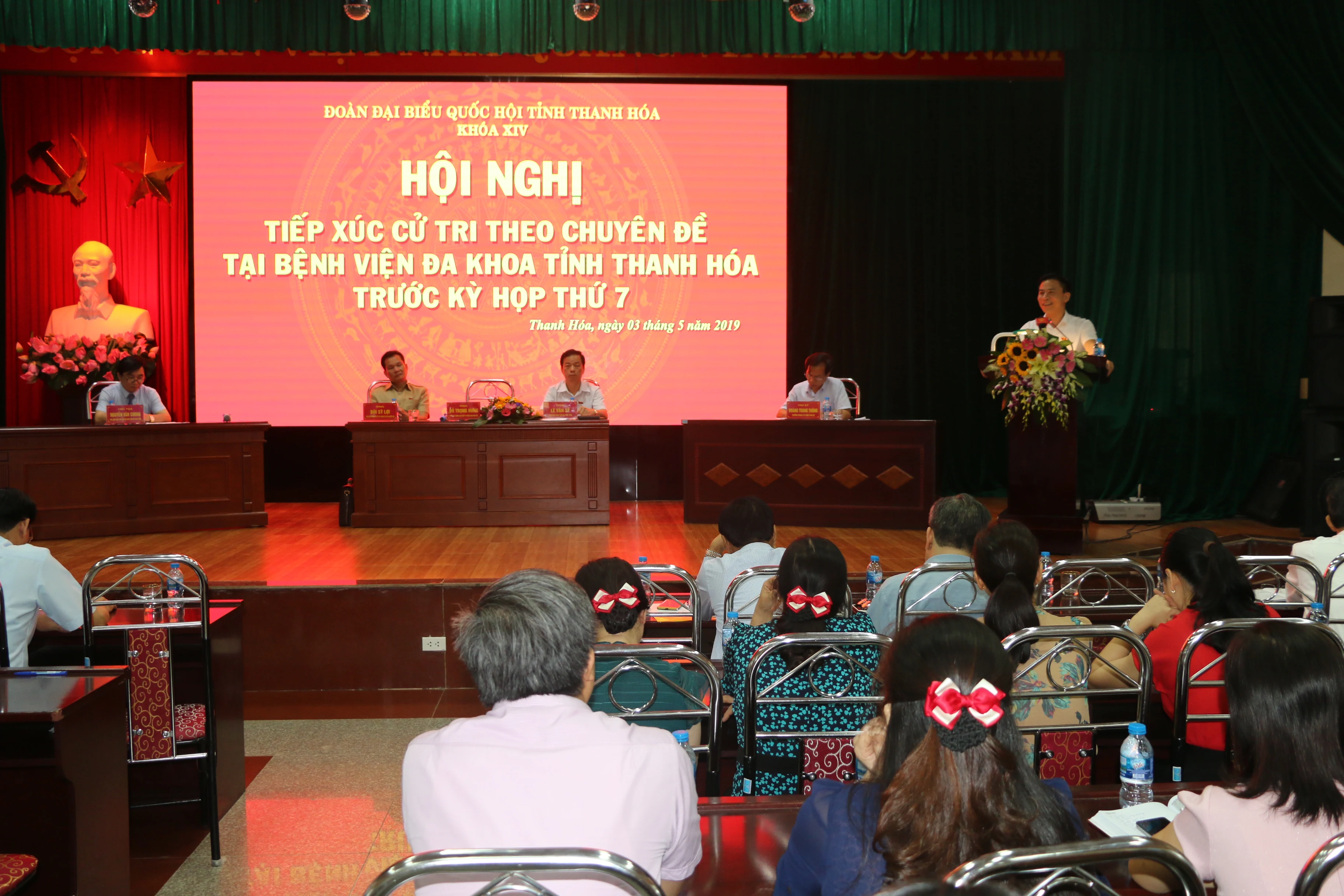 Đoàn ĐBQH tỉnh tiếp xúc cử tri tại Bệnh viện Đa khoa tỉnh và Bảo hiểm xã hội tỉnh