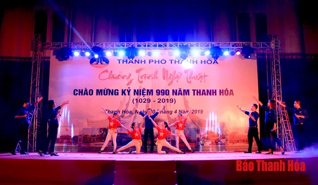 Ấn tượng Chương trình nghệ thuật “Thành phố anh hùng hiên ngang bên dòng sông Mã”