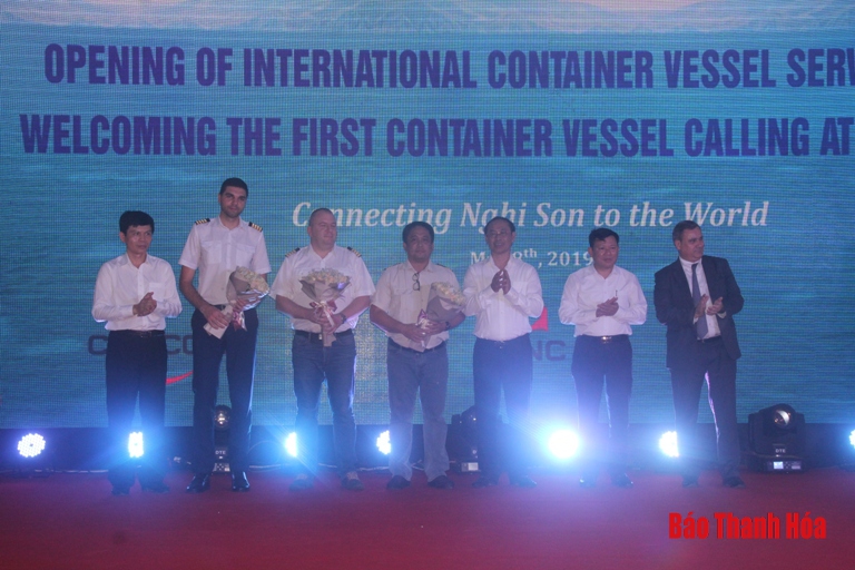 Khai trương tuyến dịch vụ vận tải container quốc tế và đón chuyến tàu container quốc tế đầu tiên đến Cảng tổng hợp quốc tế Nghi Sơn