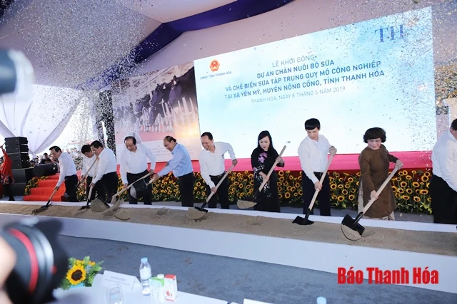 Hình ảnh hoạt động của Thủ tướng Chính phủ Nguyễn Xuân Phúc nhân dịp kỷ niệm 990 năm Thanh Hóa
