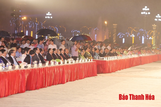 Hình ảnh hoạt động của Thủ tướng Chính phủ Nguyễn Xuân Phúc nhân dịp kỷ niệm 990 năm Thanh Hóa