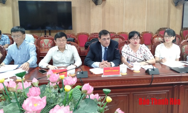 Phó Chủ tịch Thường trực UBND tỉnh Nguyễn Đức Quyền làm việc với đoàn công tác của Ngân hàng Thế giới