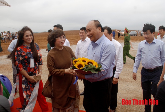 Thủ tướng Nguyễn Xuân Phúc dự lễ khởi công dự án chăn nuôi bò sữa và chế biến sữa tập trung quy mô công nghiệp tại Thanh Hóa
