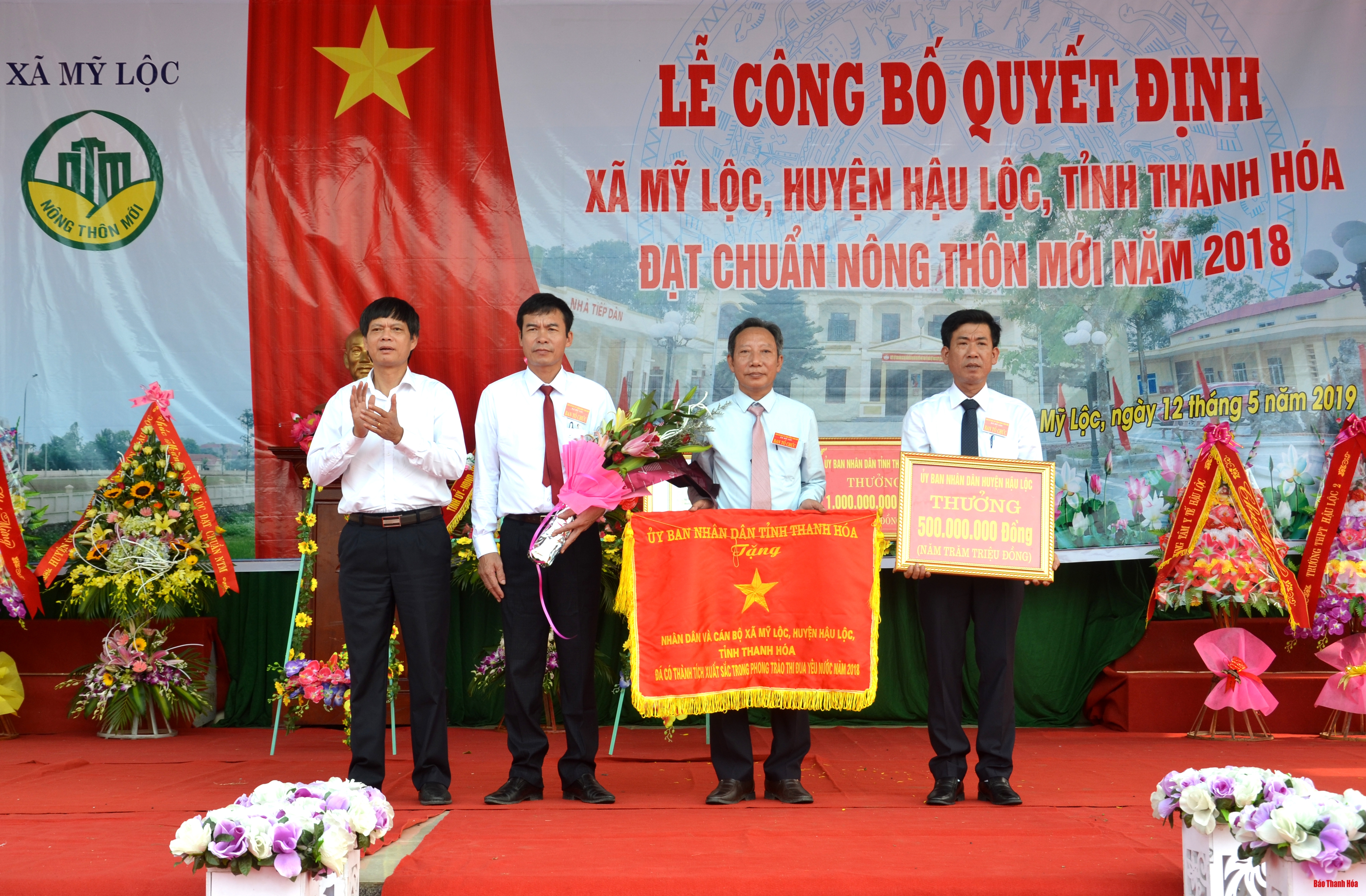 Xã Mỹ Lộc (Hậu Lộc) đón nhận Quyết định công nhận xã đạt chuẩn nông thôn mới