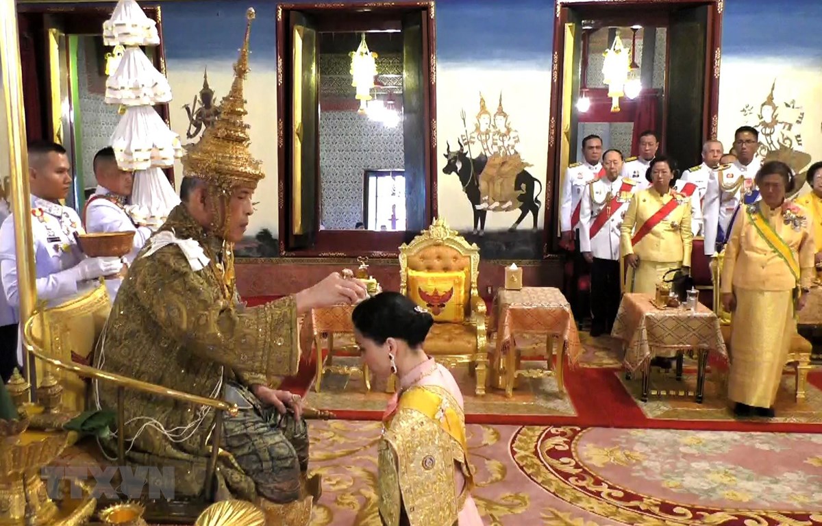 Quốc vương Thái Lan phong tước hiệu mới cho các thành viên Hoàng gia
