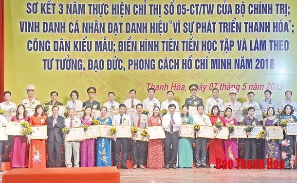 Thực hiện Di chúc của Người bằng những việc làm thiết thực