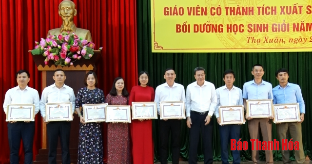 Huyện Thọ Xuân tuyên dương, khen thưởng học sinh giỏi và giáo viên có thành tích xuất sắc trong công tác bồi dưỡng học sinh giỏi