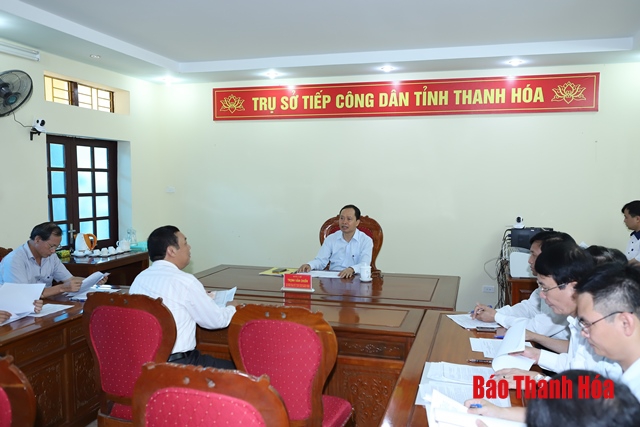 Đồng chí Bí thư Tỉnh ủy, Chủ tịch HĐND tỉnh Trịnh Văn Chiến tiếp công dân và đối thoại với người dân