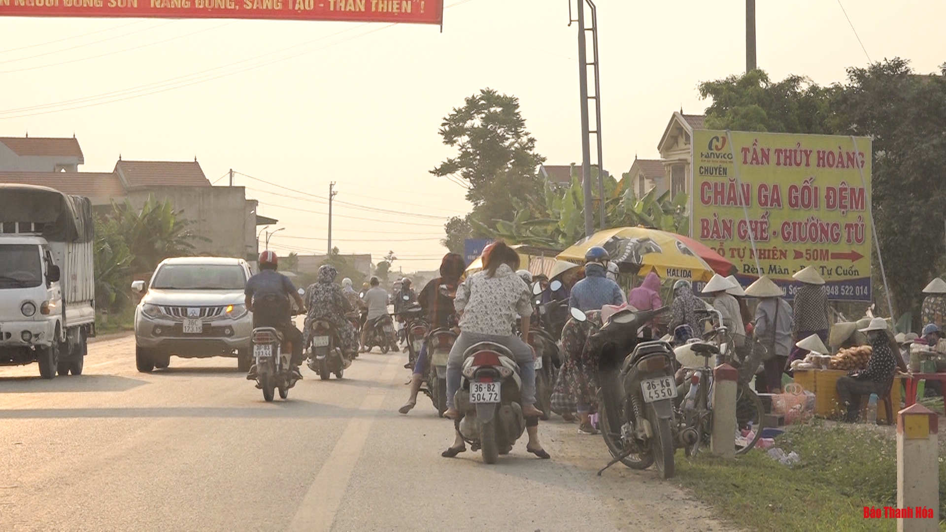 Huyện Đông Sơn: Chợ tự phát lấn chiếm quốc lộ 47, gây mất an toàn giao thông