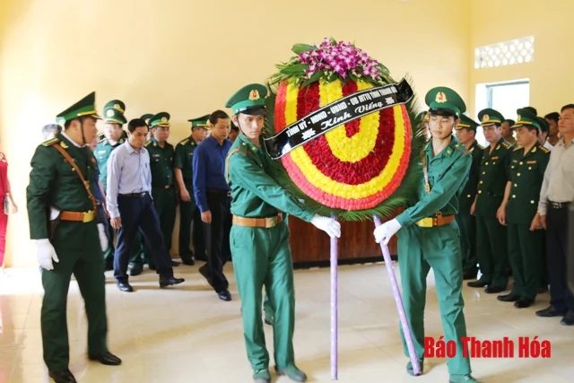 Nghẹn ngào tiễn biệt Thiếu tá Vi Văn Nhất về với đất mẹ