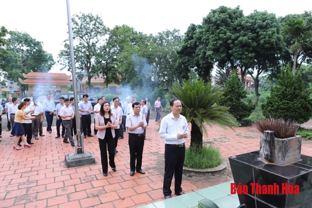 Đồng chí Bí thư Tỉnh ủy Trịnh Văn Chiến thăm và làm việc tại huyện Yên Định