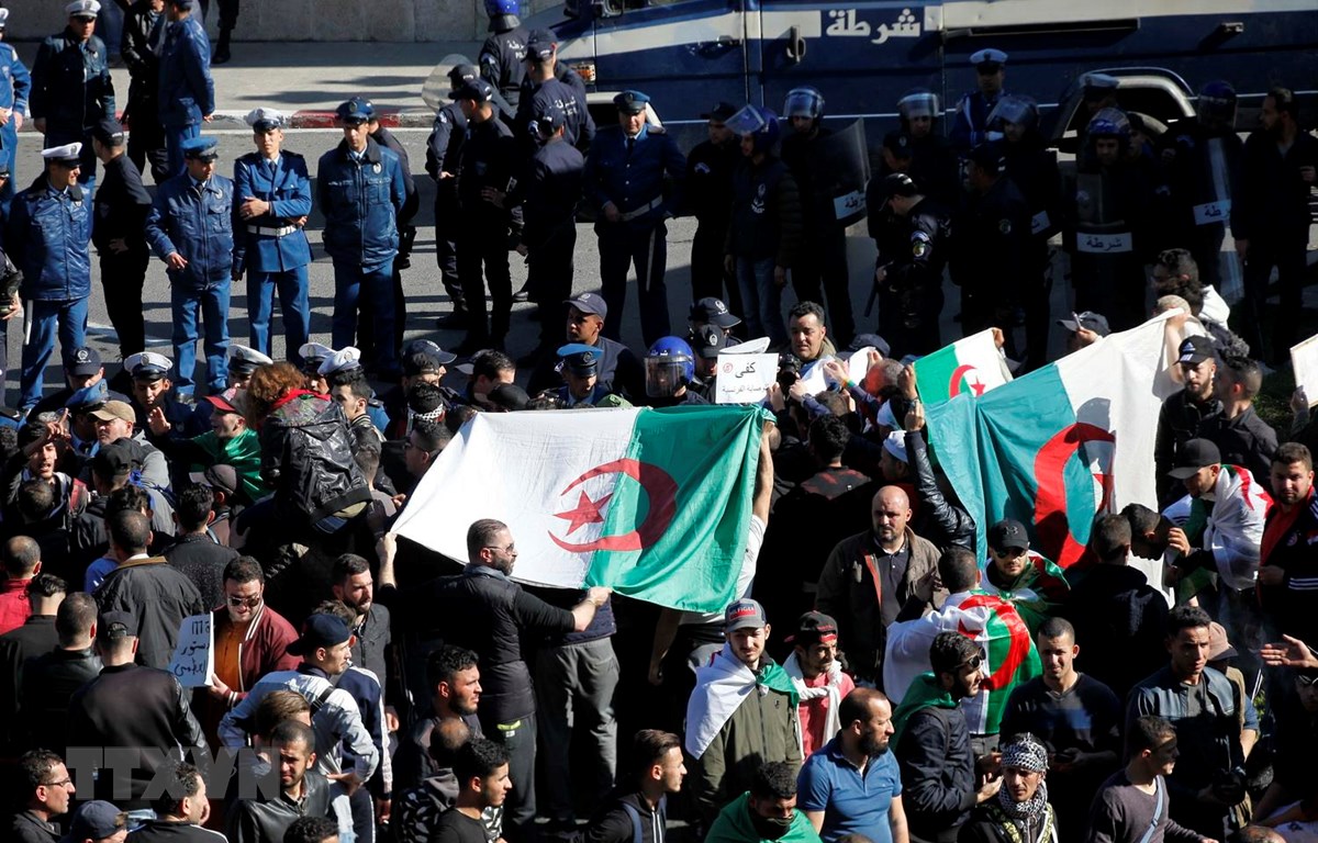 Hội đồng Hiến pháp Algeria hủy kế hoạch tổ chức bầu cử tổng thống