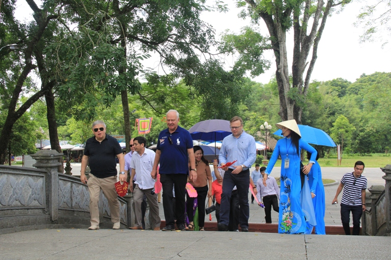 Đại sứ Đặc mệnh toàn quyền Liên bang Nga tại Việt Nam thăm Khu di tích quốc gia đặc biệt Lam Kinh